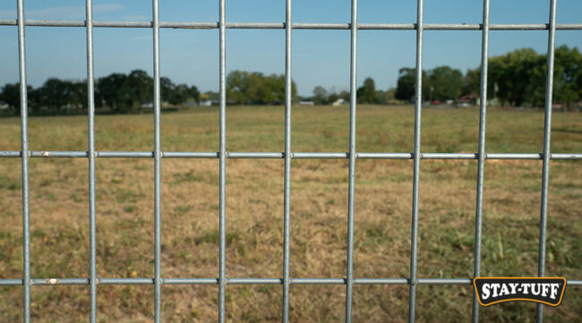 The 2x4" openings are compatible with all terrains and pastures